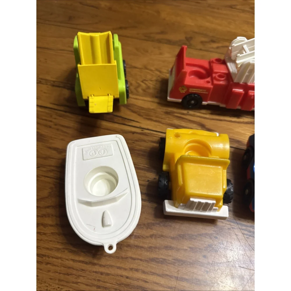 Vintage Fisher Price Little People FireTruck, Boat,police Big Ladder 6 Vehicles